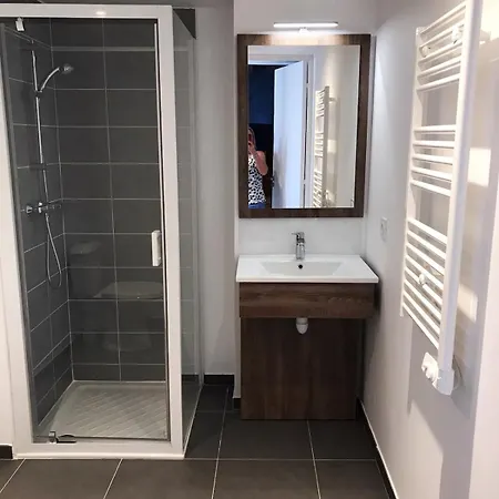 Maison Jasmin, Modern, Air-conditioned 2-bed With Lovely Terrace & Communal Pool * Le Plan-de-la-Tour